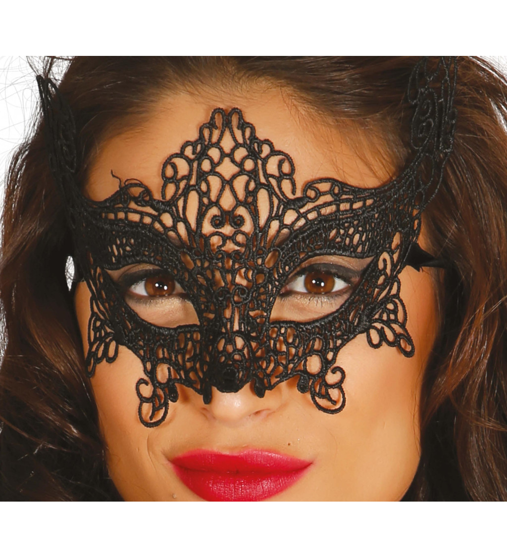 Vyšívaná černá škraboška