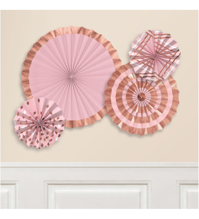Růžová papírová dekorace